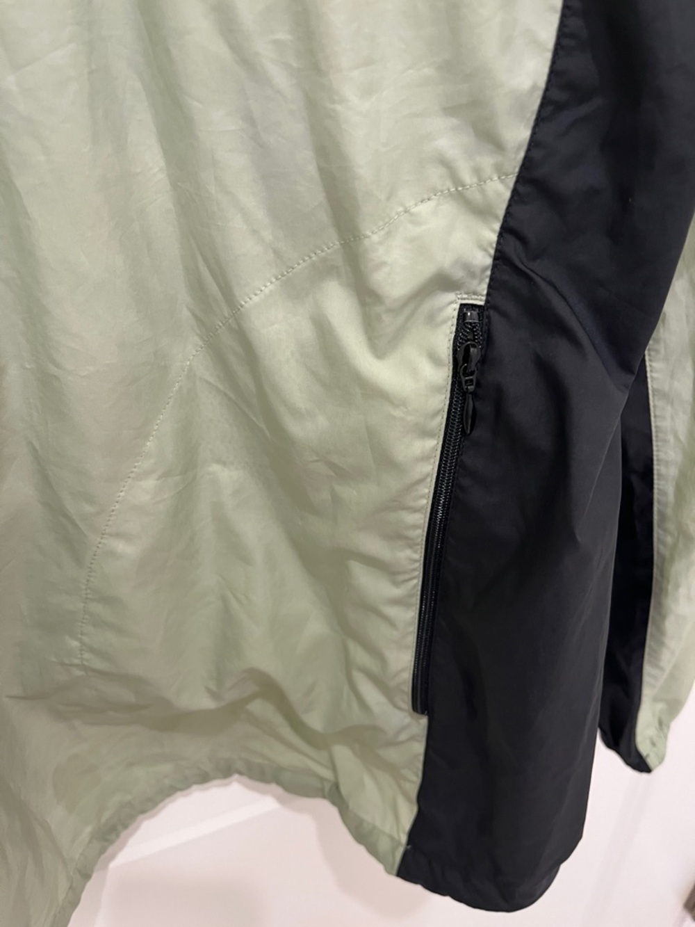 Patagonia Light Green and Black Men's Windbreaker Jacket - Picture 6 of 9